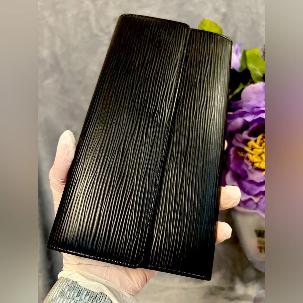 Louie Vuitton EPI Black Wallet